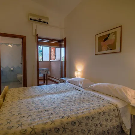 Da Ruggero - 100m Dal Porto Hotel
