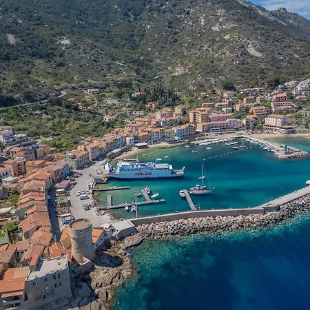 Da Ruggero - 100m Dal Porto Hotel Giglio Porto